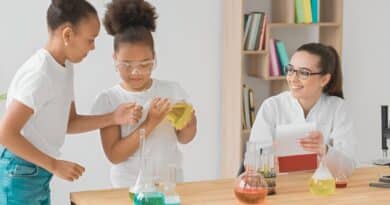 Iniciativas educacion salud industria petrolera