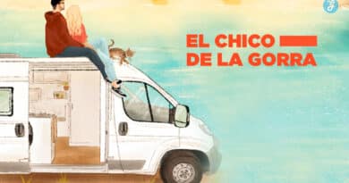 el chico de la gorra