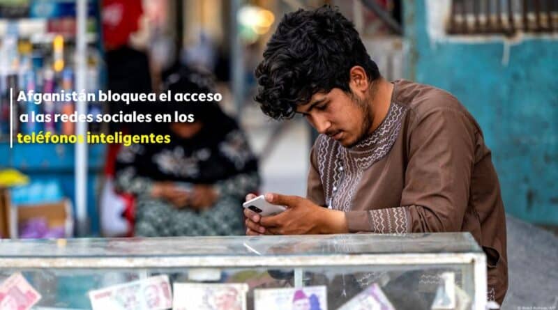 Afganistán bloquea redes sociales