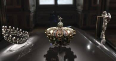 francia recuperar oyas de la corona perdidas