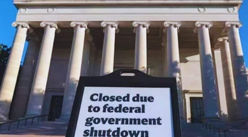 juez bloquea despidos trump cierre gobierno