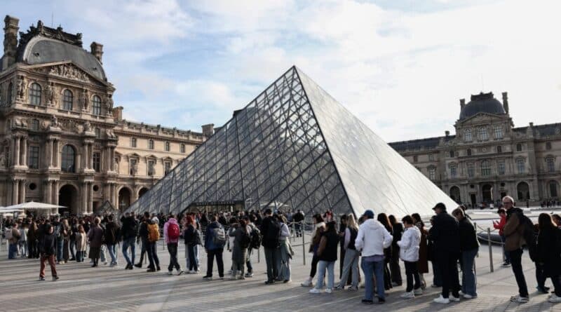 robo de joyas en el Louvre