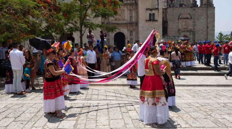 costumbres espana america latina