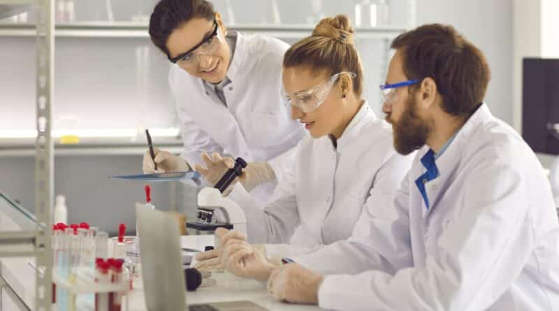 grupos franceses biotecnología universidades españolas