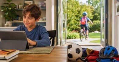 equilibrar el tiempo de pantalla y el juego físico en niños